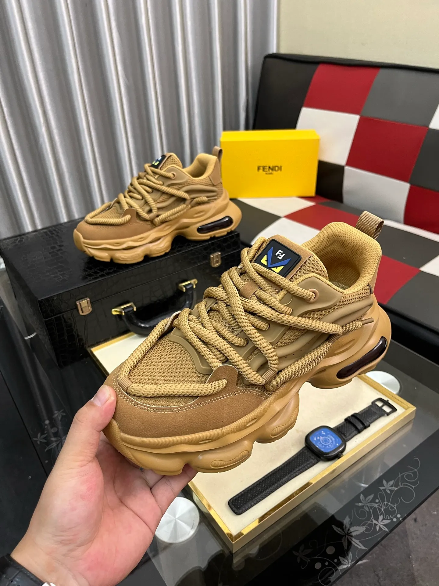 Men's shoes 💰480⌚️⌚️【FENDI】original quality.~ Unique modern style sneakers. 🏃A must-have casual shoe for trendy men😍😍 Original brand imported from Italy, imported original leather, sheep lining (refuses to discolor and grind feet) Sole: Original sole provided by the original factory, French lazy style design ⚠️Fit to the feet, original quality, super comfortable original sole. Just like shooting the real thing🎬The real thing is better, code number: 38-44